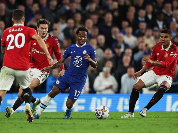 LONDON, ENGLAND - OCTOBER 22:  Raheem Sterling of Chelsea during the Premier League match between Chelsea FC and Manchester United at Stamford Bridge on October 22, 2022 in London, England. (Photo by Robin Jones/Getty Images)