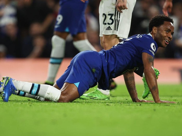 LONDON, ENGLAND - OCTOBER 22:  Raheem Sterling of Chelsea during the Premier League match between Chelsea FC and Manchester United at Stamford Bridge on October 22, 2022 in London, England. (Photo by Robin Jones/Getty Images)