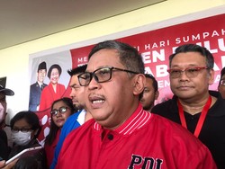 Hasto soal Teguran ke Dewan Kolonel: Bu Mega Minta Tak Grusak-grusuk