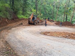 Komunitas Sopir di Ponorogo Patungan Bikin Pelebaran Jalan Antardesa
