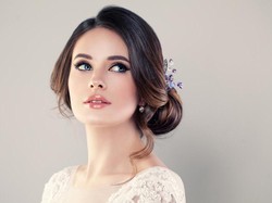 Cantik & Anggun, 4 Gaya Rambut Ini Cocok Dipadukan dengan Backless Dress