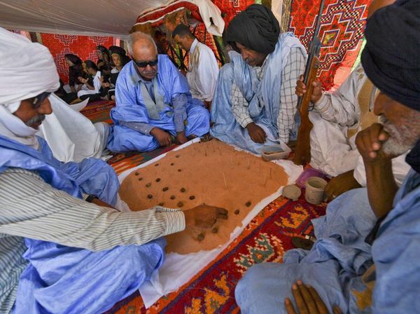 Uniknya Dama, Catur Tradisional Aljazair Terbuat dari Kotoran Unta