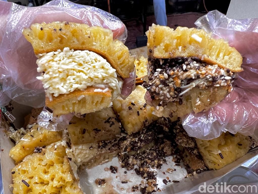 5 Sekte Martabak yang Paling Aneh, Diisi Nasi Padang dan Dibuat Terbalik 5 Sekte Martabak yang Paling Aneh, Diisi Nasi Padang dan Dibuat Terbalik