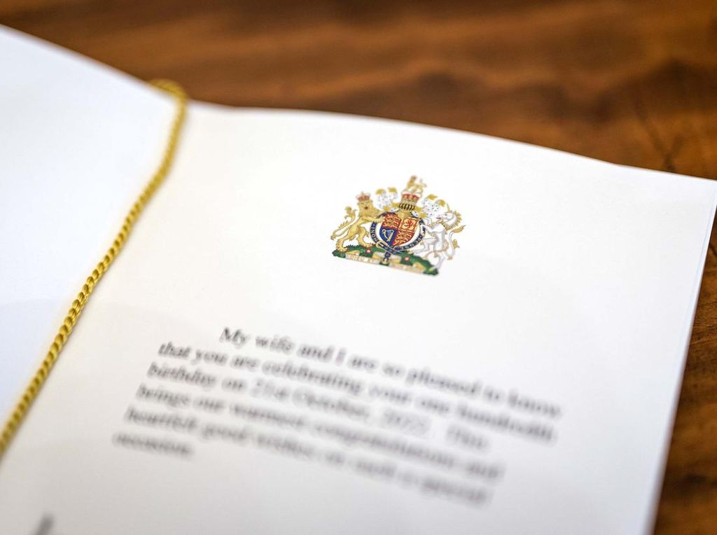 Raja Charles dan Camilla Mejeng Perdana di Kartu Ucapan Resmi Kerajaan