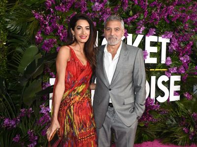 7 Gaya Amaal Clooney, Pengacara Hak Asasi Istri George Clooney