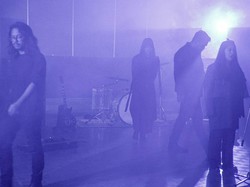 Amerta Rilis Chevron yang Begitu Kontras