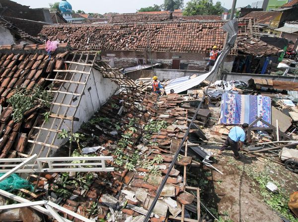 Angin Puting Beliung Terjang Sidoarjo, Ratusan Rumah Rusak