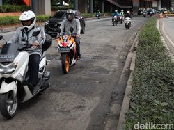 Awas! Banyak Lubang di Jalan Rasuna Said