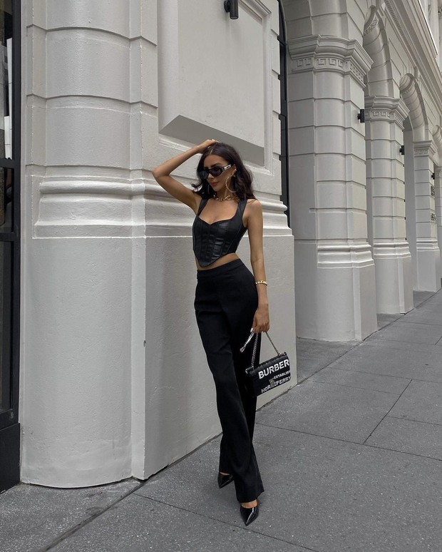 Casual All Black/Foto: Pinterest/Izi Angus Casual All Black/Foto: Pinterest/Izi Angus