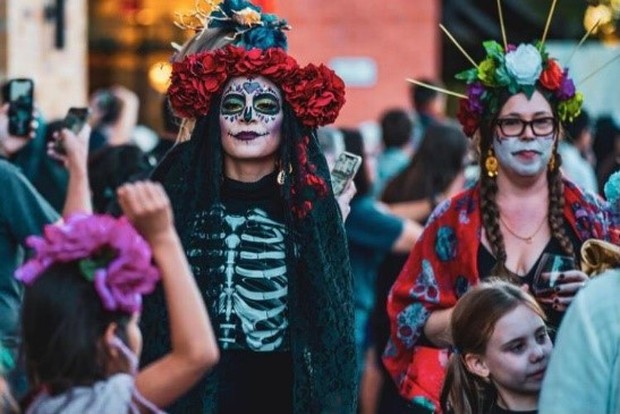 Tradisi unik Halloween di Meksiko dikenal dengan Día de Los Muertos