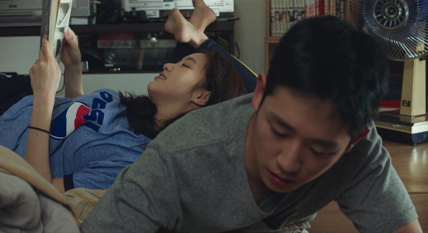 Menunjukkan cinta yang sederhana namun tetap dihargai, film ini menjadi film romantis terbaik yang tayang di tahun 2019.