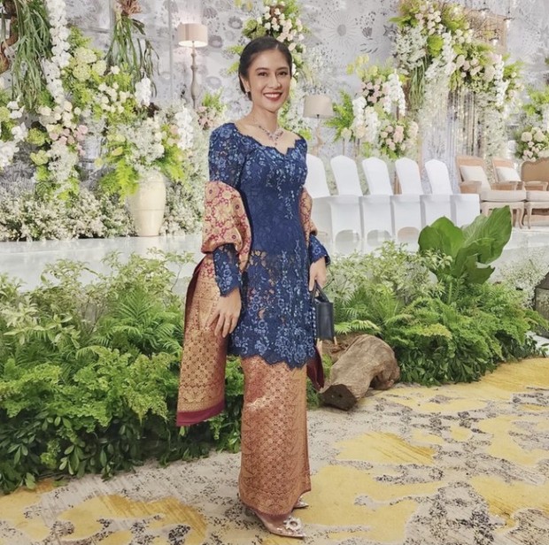 Foto: instagram.com/therealdisastr Warna navy yang cocok di medium skin tone/
