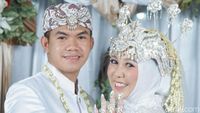8 Foto Pasangan Viral Beda Umur 15 Tahun di Tasikmalaya, Dulu Guru dan Murid