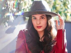 Tangis Chelsea Islan Kembali ke Dunia Teater Usai Vakum 2 tahun Tangis Chelsea Islan Kembali ke Dunia Teater Usai Vakum 2 tahun
