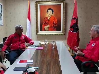 Potret Ganjar Menghadap Hasto dan Watubun soal Siap Nyapres