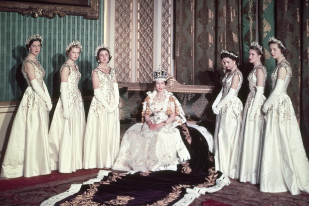 Imperial state robe/ Foto: pinterest.com Imperial state robe/ Foto: pinterest.com