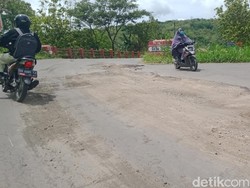 Dikeluhkan Bikin Jalan Rusak, Truk Angkut Tanah Uruk Tol-Jogja Tiarap