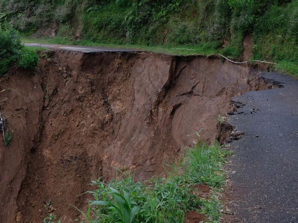 Jalur Alternatif ke Dataran Tinggi Dieng Putus