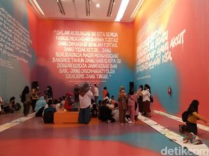 Kemeriahan JILF 2022: Bazar Buku hingga Gerobak Komunitas Kemeriahan JILF 2022: Bazar Buku hingga Gerobak Komunitas