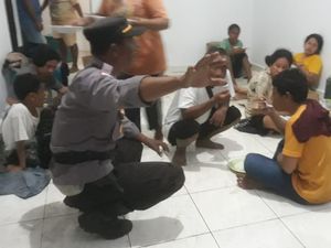 Potret Korban Selamat Kapal Terbakar di Perairan NTT Potret Korban Selamat Kapal Terbakar di Perairan NTT