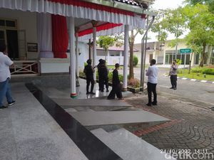 Kata Polisi soal Penggeledahan KPK di Kantor Pemkab Bangkalan Kata Polisi soal Penggeledahan KPK di Kantor Pemkab Bangkalan