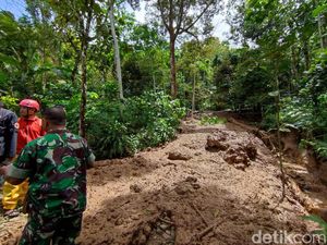 260 Warga Ponorogo Mengungsi Imbas Longsor, Dapur Darurat Didirikan