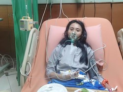 Mari Bantu Siti Ningrum, Anak Penjual Pisang yang Menderita Autoimun