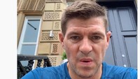 Gerrard diolok-olok terkejut karena mantan tim asuhannya bisa bermain bagus dan pesta gol ke gawang lawan. (Foto: Twitter)