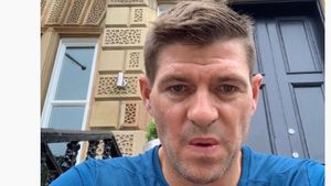 Meme Steven Gerrard Kaget Aston Villa Bisa Pesta Gol