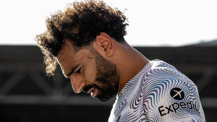 NOTTINGHAM, ENGLAND - OCTOBER 22: Liverpools Mohamed Salah looks on during the Premier League match between Nottingham Forest and Liverpool FC at City Ground on October 22, 2022 in Nottingham, United Kingdom. (Photo by Andrew Kearns - CameraSport via Getty Images)