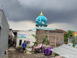 Ajaib! Kubah Musala Mlaten Utuh Tak Tersentuh Puting Beliung Sidoarjo