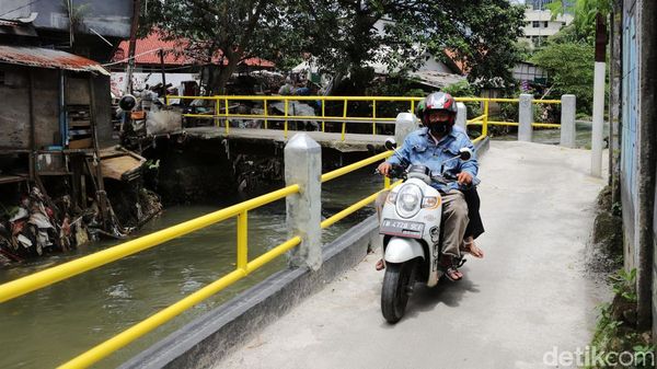 Pagar Kali Mampang Dipercantik, Ini Penampakannya