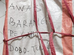 Penampakan Kardus Persembunyian 2 Anak di Kapal Maluku Demi Temui Ibu