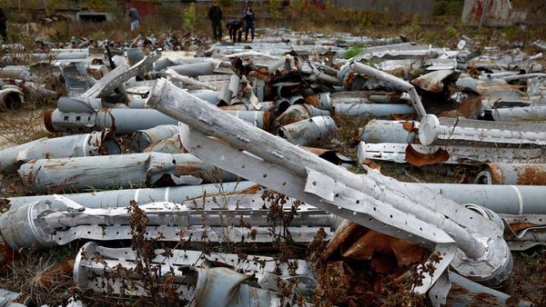 Penampakan Serpihan-serpihan Rudal Rusia di Ukraina