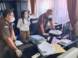 Obok-obok Gedung Rektorat Unud 8 Jam, Kejati Bali Sita Ratusan Dokumen