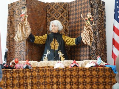 Pentas Wayang Golek Unik di Amerika, Dalangnya Bule!