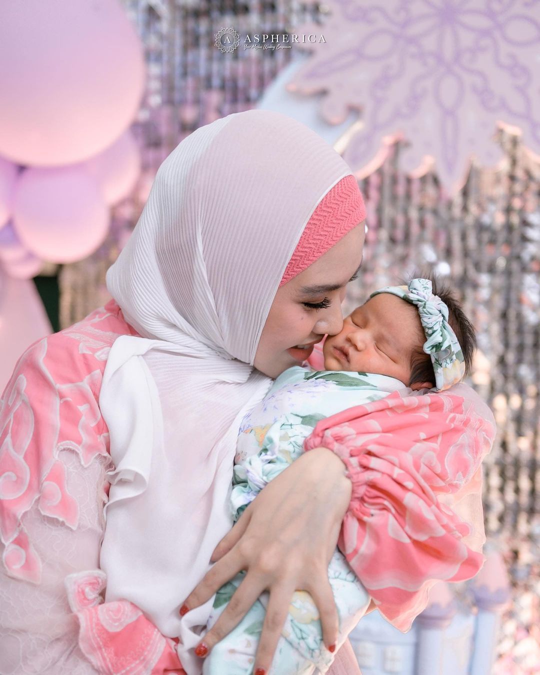 Potret Tasyakuran Anak Kedua Kartika Putri