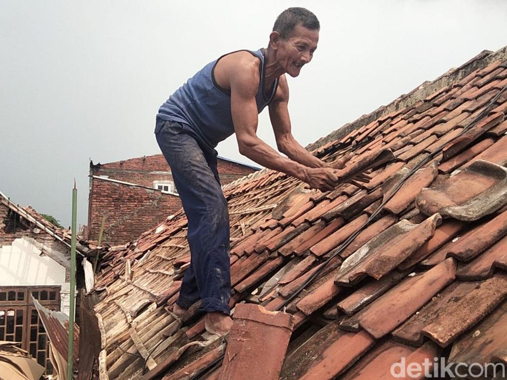 Korban Puting Beliung Sidoarjo Dijanjikan Bisa Klaim Biaya Perbaikan Rumah