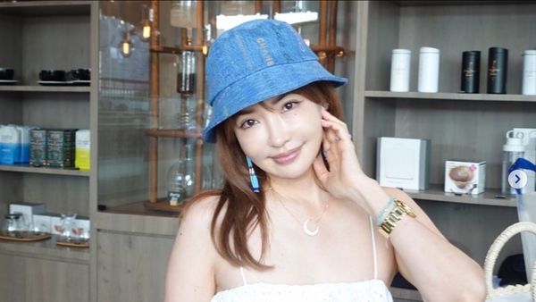 Potret Wanita Awet Muda, Dikira Masih 20-an Ternyata Sudah 51 Tahun