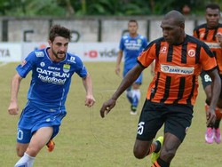 HistoriSib: Corak Darah Robertino Pugliara di Jersey Persib