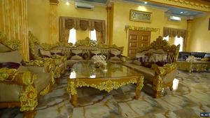 9 Potret Rumah Mewah TikTokers Alam Nur, Bak Istana Emas di Cikarang