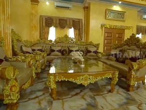 9 Potret Rumah Mewah TikTokers Alam Nur, Bak Istana Emas di Cikarang