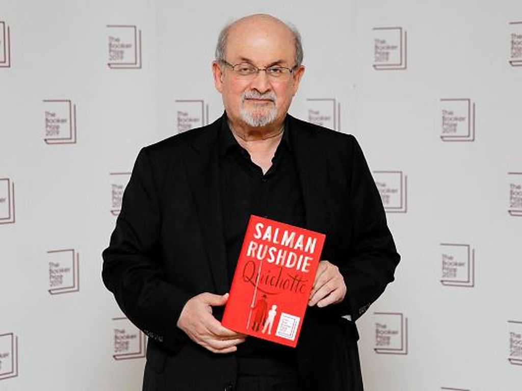 Sosok Salman Rushdie, Novelis Kontroversial yang Ditikam hingga Buta Sebelah