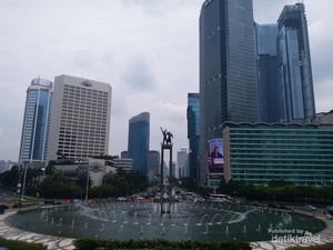 Lalu Lintas di Bundaran HI Lancar Pagi Ini, Jaksel Macet di Sejumlah Titik Lalu Lintas di Bundaran HI Lancar Pagi Ini, Jaksel Macet di Sejumlah Titik