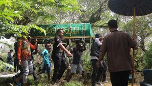 Suasana Pemakaman Korban ke-135 Tragedi Kanjuruhan