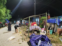 Banjir Imbas Tanggul Anak Kali Lamong Jebol, Ratusan Warga Gresik Mengungsi