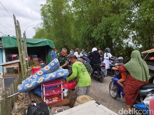 Lelahnya Warga Gresik Tiap Tahun Kebanjiran hingga Resepsi Nikah pun Buyar Lelahnya Warga Gresik Tiap Tahun Kebanjiran hingga Resepsi Nikah pun Buyar