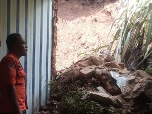 Tebing Longsor Timpa Rumah di Cigombong Bogor, 2 Bocah Terluka