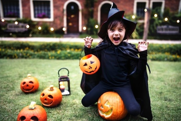Trick or Treat merupakan tradisi Halloween yang terkenal di Amerika Serikat