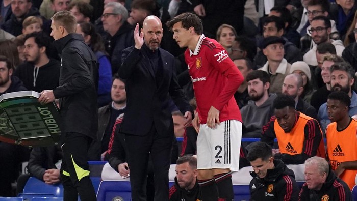 Manchester United manager Erik ten Hag issues instructions to Victor Lindelof during the Premier League match at Stamford Bridge, London. Picture date: Saturday October 22, 2022. (Photo by John Walton/PA Images via Getty Images)
